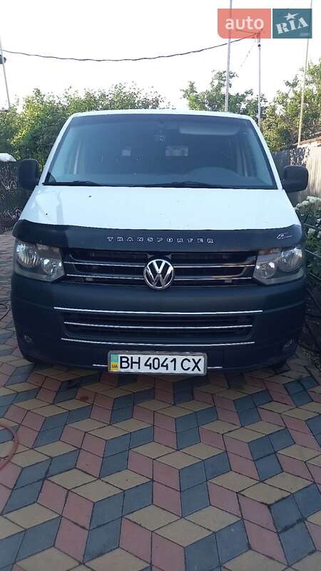 Минивэн Volkswagen Transporter 2011 в 