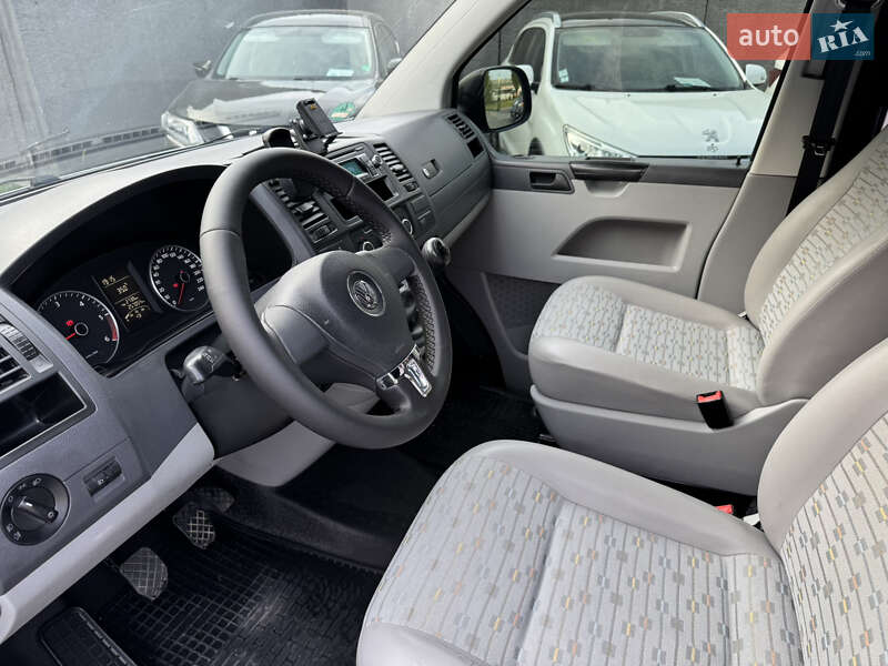 Вантажопасажирський фургон Volkswagen Transporter 2011 в Хмельницькому