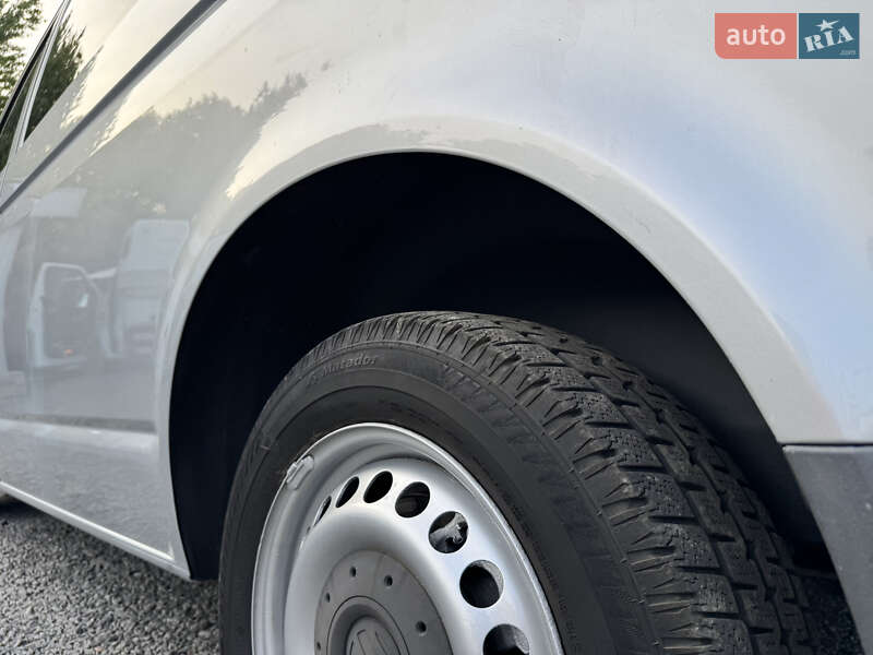 Вантажопасажирський фургон Volkswagen Transporter 2011 в Хмельницькому