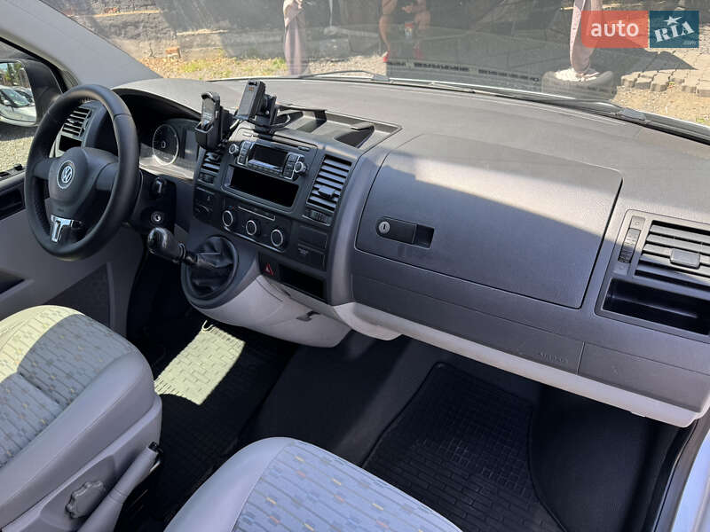 Вантажопасажирський фургон Volkswagen Transporter 2011 в Хмельницькому