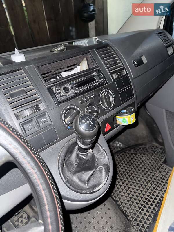 Грузовой фургон Volkswagen Transporter 2004 в Киеве