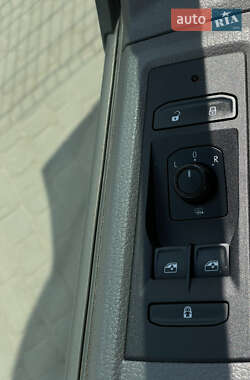 Минивэн Volkswagen Transporter 2021 в 