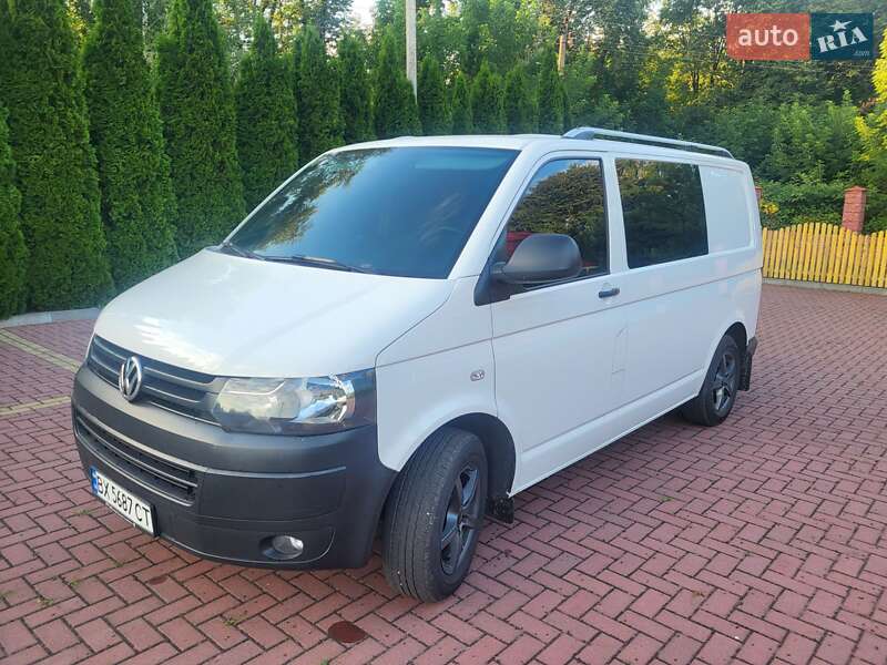Грузопассажирский фургон Volkswagen Transporter 2015 в Хмельницком