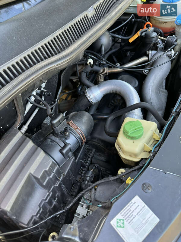 Мінівен Volkswagen Transporter 2004 в Стрию