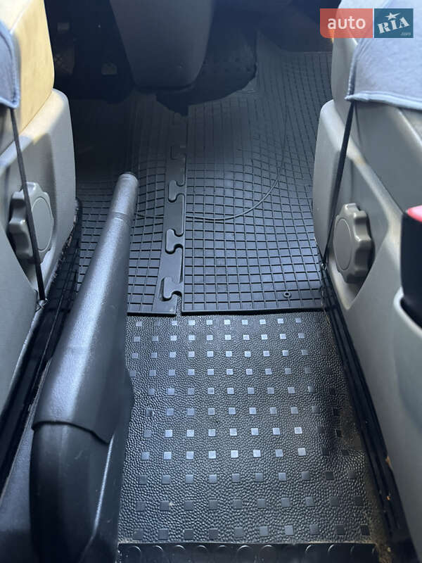 Мінівен Volkswagen Transporter 2004 в Стрию