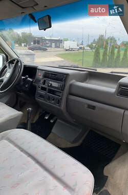Минивэн Volkswagen Transporter 2000 в 