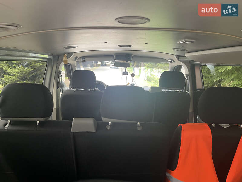 Минивэн Volkswagen Transporter 2011 в Сваляве