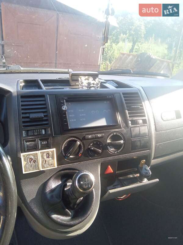 Грузопассажирский фургон Volkswagen Transporter 2006 в Баре