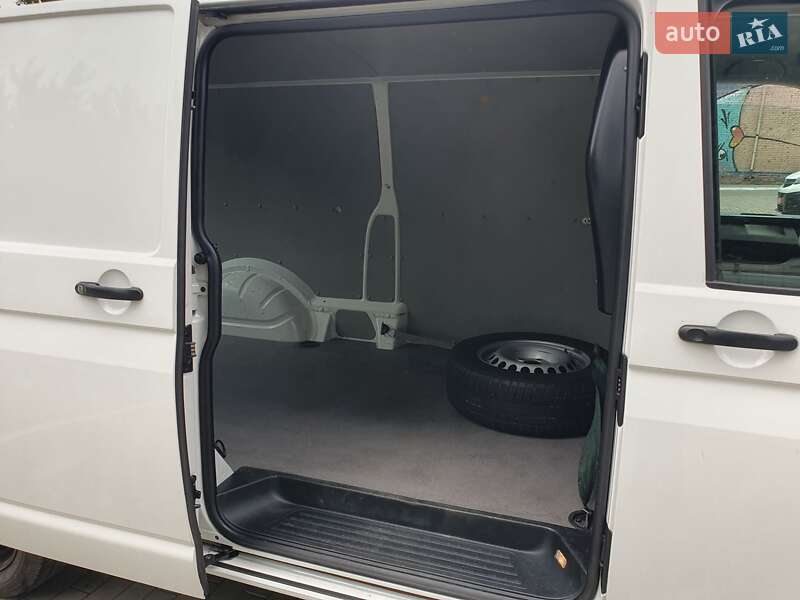Грузовой фургон Volkswagen Transporter 2017 в Луцке