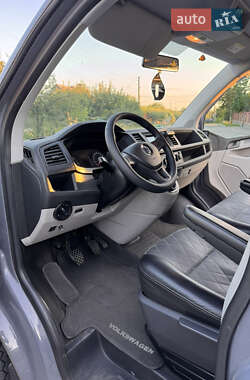Минивэн Volkswagen Transporter 2017 в 