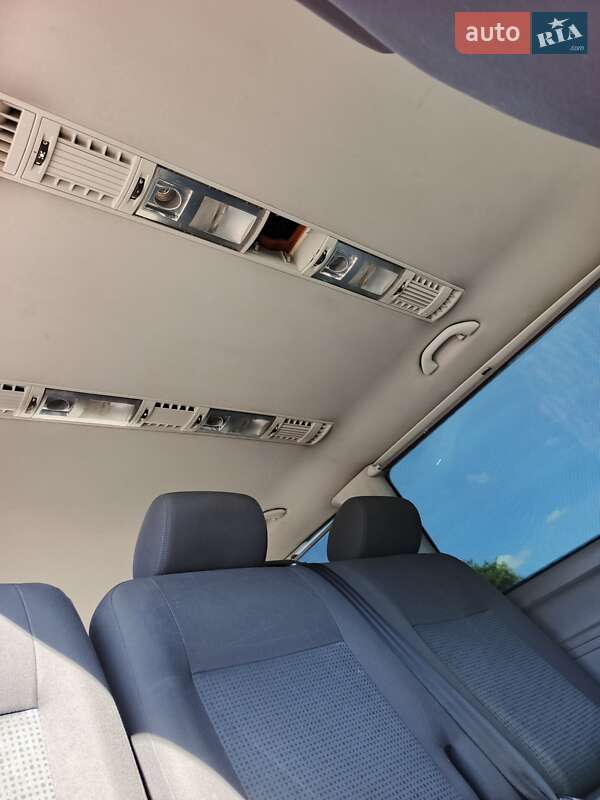 Минивэн Volkswagen Transporter 2010 в Львове