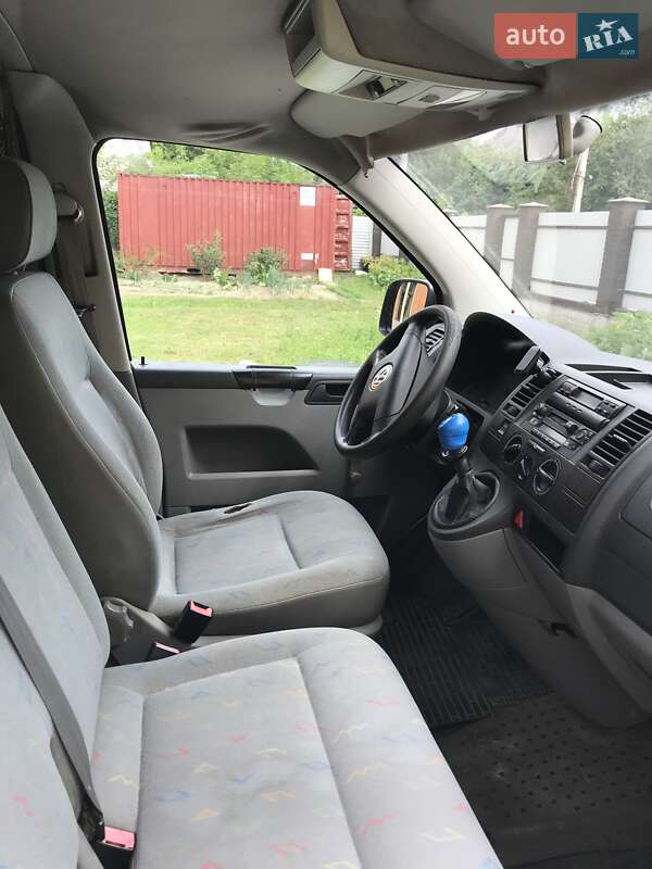 Грузовой фургон Volkswagen Transporter 2004 в Боярке