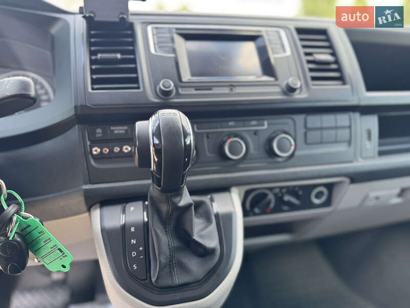 Грузовой фургон Volkswagen Transporter 2016 в Радивилове