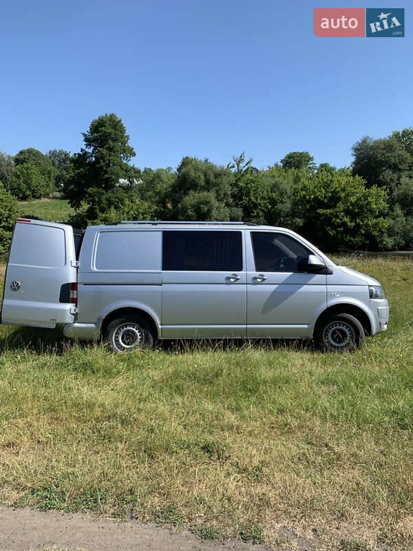 Грузопассажирский фургон Volkswagen Transporter 2013 в Житомире