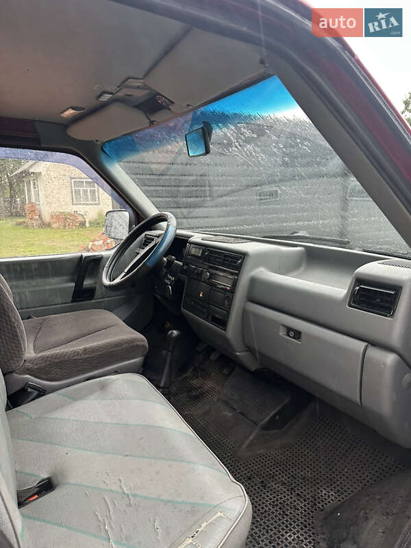 Грузовой фургон Volkswagen Transporter 1994 в Ичне