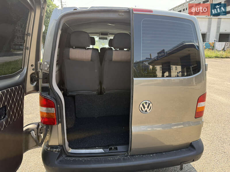 Минивэн Volkswagen Transporter 2009 в Черновцах
