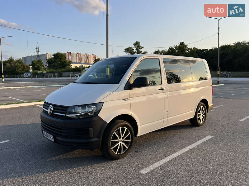 Минивэн Volkswagen Transporter 2016 в 