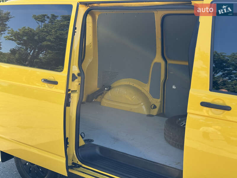 Грузовой фургон Volkswagen Transporter 2011 в Чугуеве
