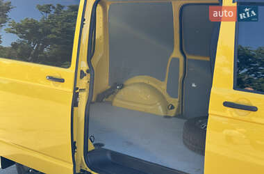 Грузовой фургон Volkswagen Transporter 2011 в 