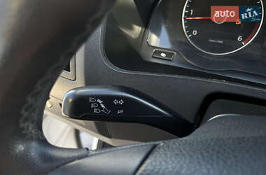 Минивэн Volkswagen Transporter 2010 в 