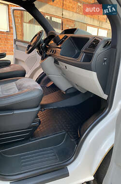 Минивэн Volkswagen Transporter 2016 в 