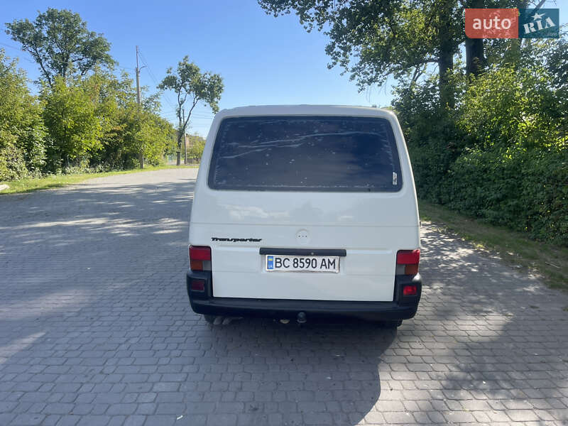 Минивэн Volkswagen Transporter 2000 в Городке