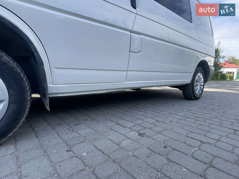 Минивэн Volkswagen Transporter 2000 в Городке
