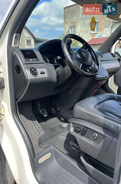 Минивэн Volkswagen Transporter 2010 в 