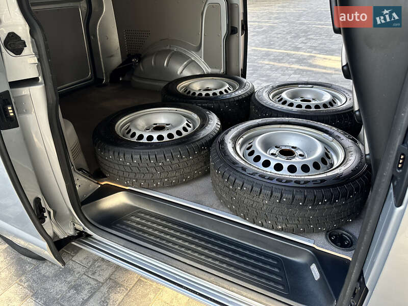 Вантажний фургон Volkswagen Transporter 2018 в Львові