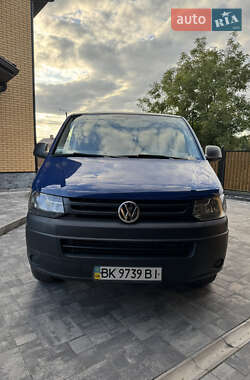Грузовой фургон Volkswagen Transporter 2013 в Ровно