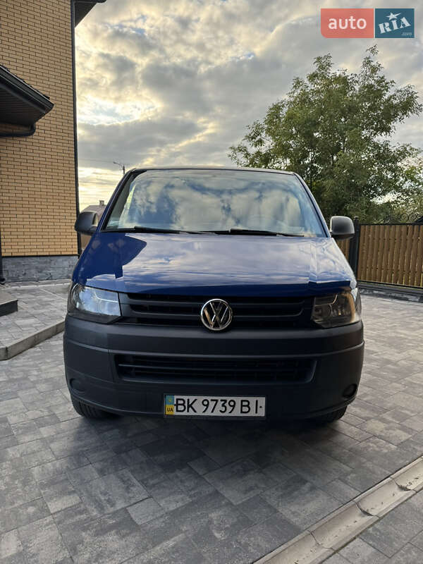 Грузовой фургон Volkswagen Transporter 2013 в 