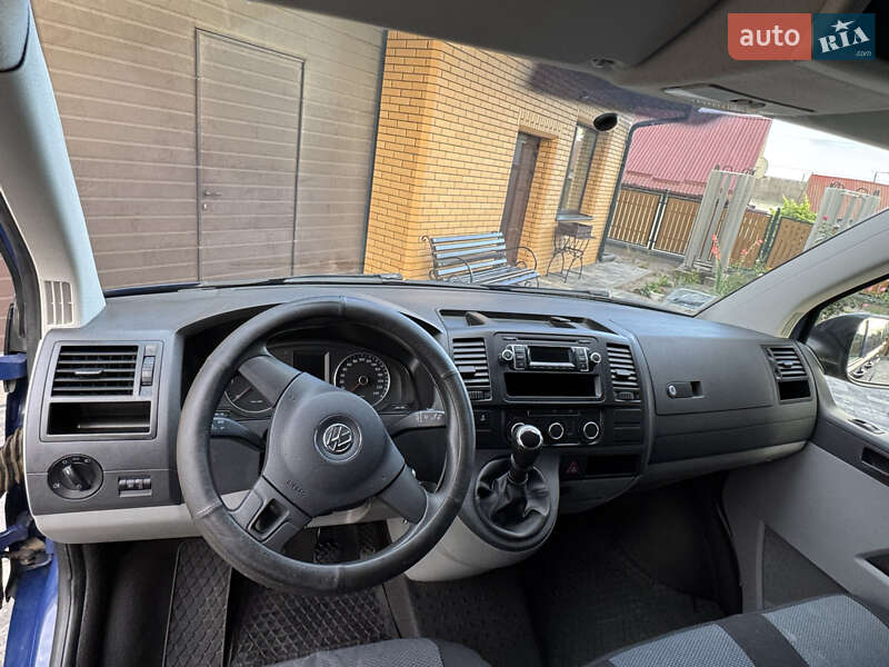 Грузовой фургон Volkswagen Transporter 2013 в Ровно