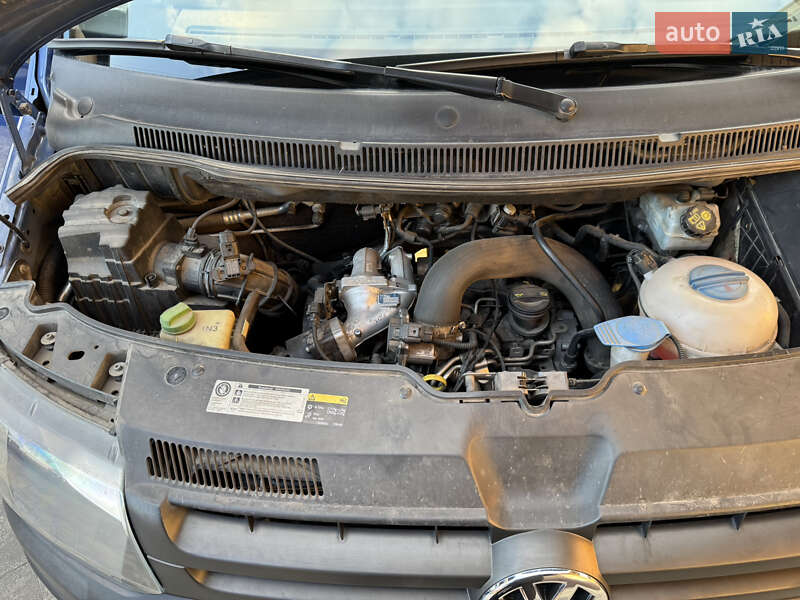 Грузовой фургон Volkswagen Transporter 2013 в Ровно