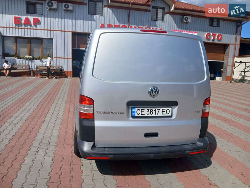 Грузовой фургон Volkswagen Transporter 2013 в Черновцах