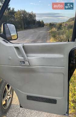 Минивэн Volkswagen Transporter 2000 в 