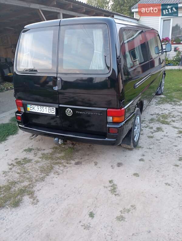 Микроавтобус Volkswagen Transporter 2001 в Березному