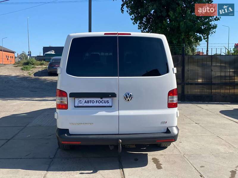 Грузопассажирский фургон Volkswagen Transporter 2013 в Киеве
