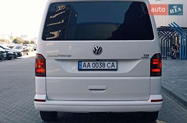 Минивэн Volkswagen Transporter 2015 в 