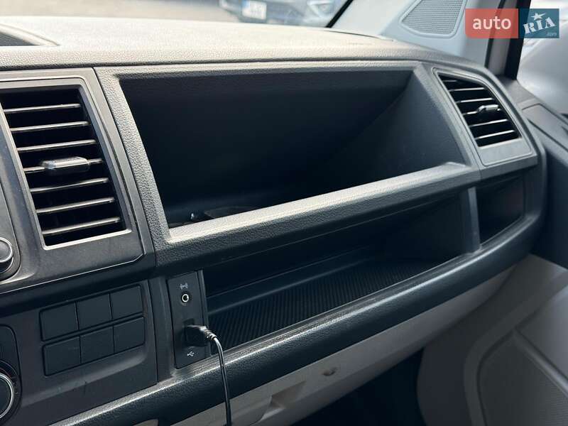 Грузопассажирский фургон Volkswagen Transporter 2016 в Виннице