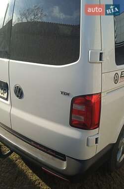 Минивэн Volkswagen Transporter 2017 в 