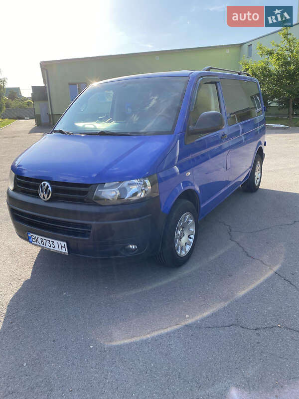 Минивэн Volkswagen Transporter 2010 в Ровно