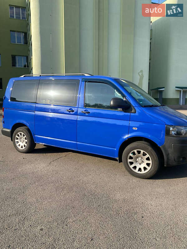 Минивэн Volkswagen Transporter 2010 в Ровно