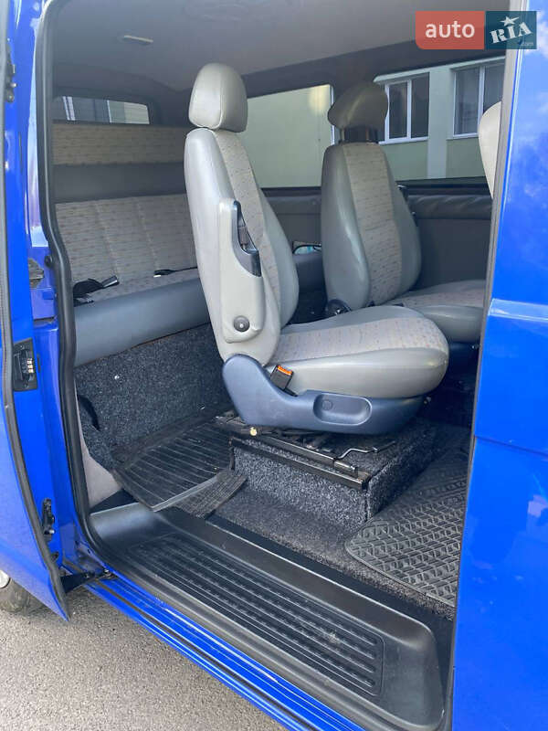 Минивэн Volkswagen Transporter 2010 в Ровно