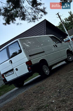Грузовой фургон Volkswagen Transporter 1998 в 
