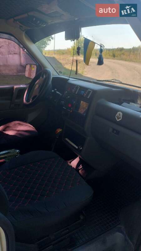 Минивэн Volkswagen Transporter 2001 в Благовещенском