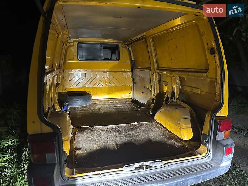 Грузовой фургон Volkswagen Transporter 2002 в Ичне