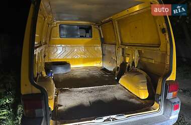 Грузовой фургон Volkswagen Transporter 2002 в 