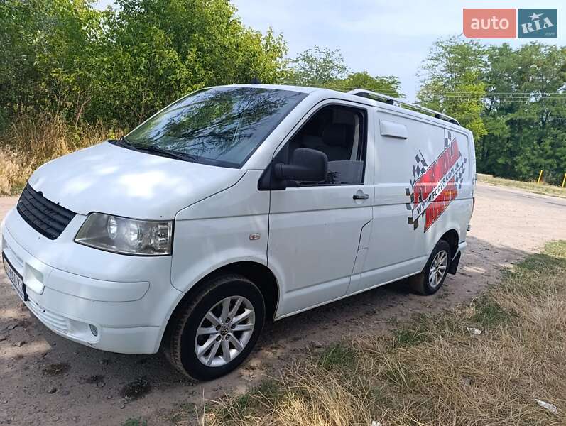 Грузовой фургон Volkswagen Transporter 2004 в Смеле