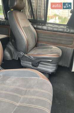 Минивэн Volkswagen Transporter 2010 в 