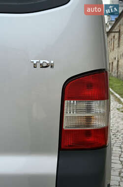 Минивэн Volkswagen Transporter 2011 в 